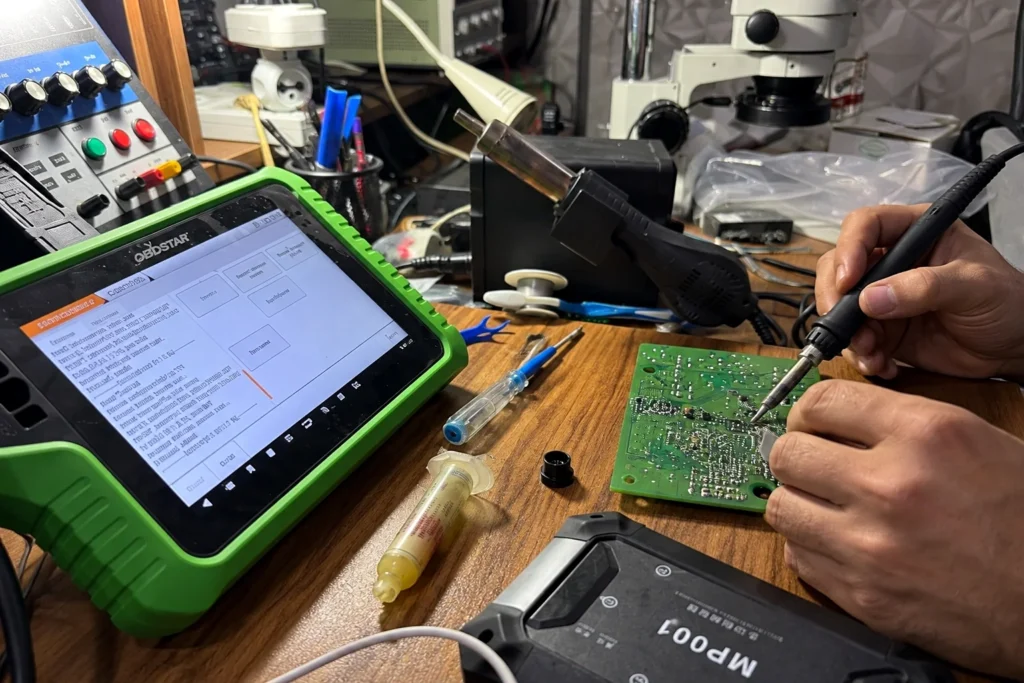 تعمیر واقعی برد ECU خودرو در KEYLINE369